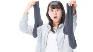 「靴下」ってなぜ“下”？靴の中なのに名前がおかしい理由を解説！