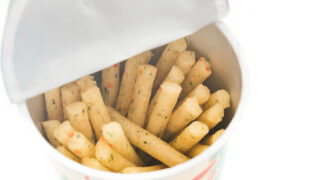 お菓子の「サラダ味」って何味のことなの？いろんな野菜が入っているの？