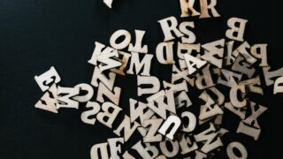 なんで英語が世界共通語なの？簡単だから？アメリカが偉いから？