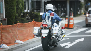 刑事と警察官ってなにが違うの?なんで刑事は制服じゃなくてスーツなの?